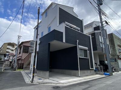 西×北の角地に建つ一戸建住宅
令和３年３月建築の築浅住宅
広々１６帖のＬＤＫ！全てのお部屋が６帖以上のゆとりの住宅です